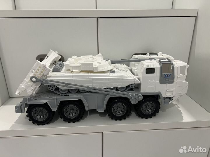 Танк с машиной