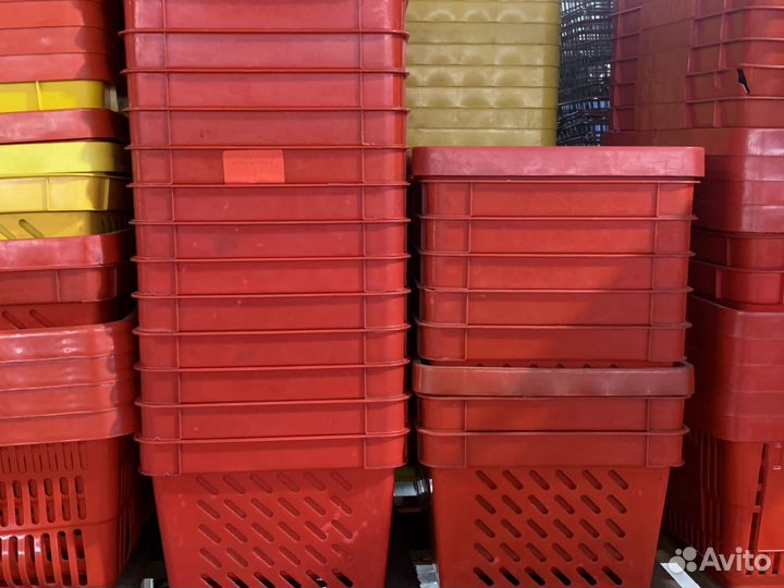 Корзина покупательская красная 20 литров