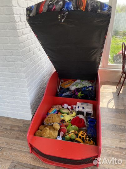 Детская кровать машинка