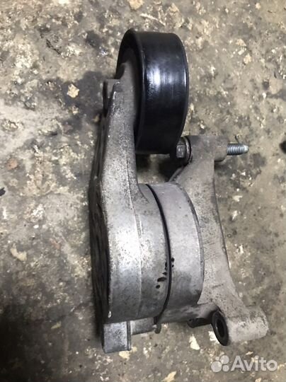 Натяжитель ремня Volkswagen Passat B6