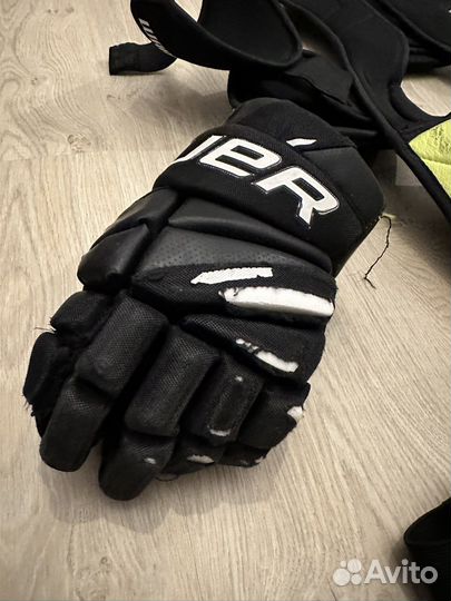 Хоккейная форма. налокотники, краги