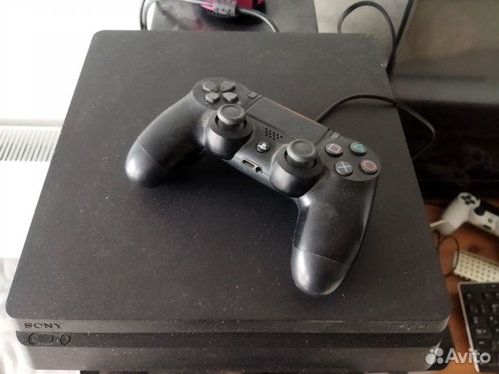 Продам sony playstation 4 slim 1tb