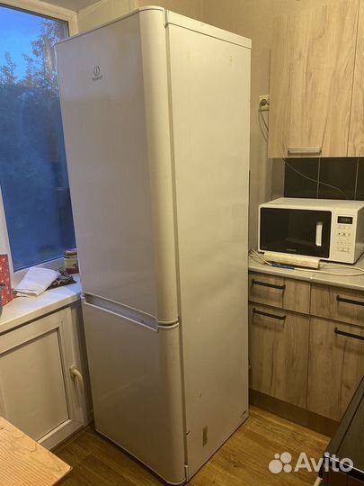 Холодильник бу indesit