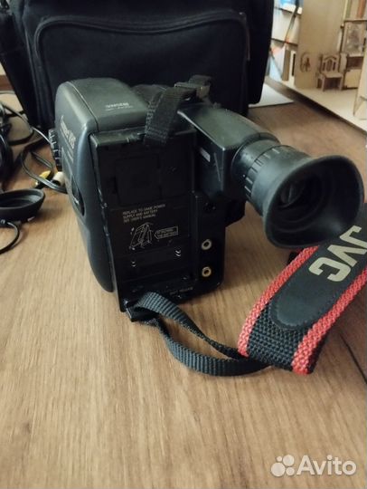 Видеокамера JVC compact GR—AX210