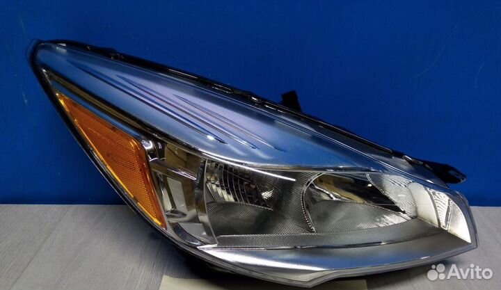 Фара правая Ford Kuga 2 CBS (2012-нв) галоген