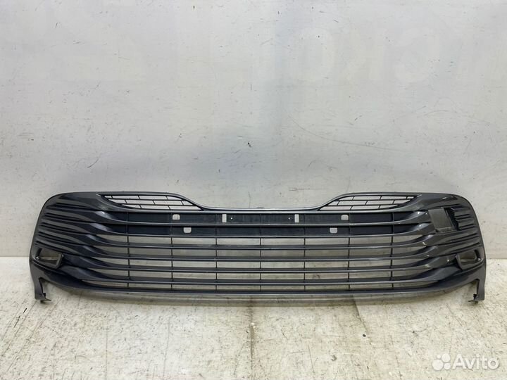 Решетка бампера передняя Toyota Camry XV70 2017