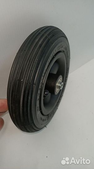 Переднее пневматическое колесо для инвалидной кол