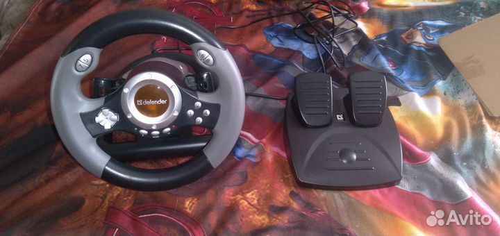 Игровой руль с педалями