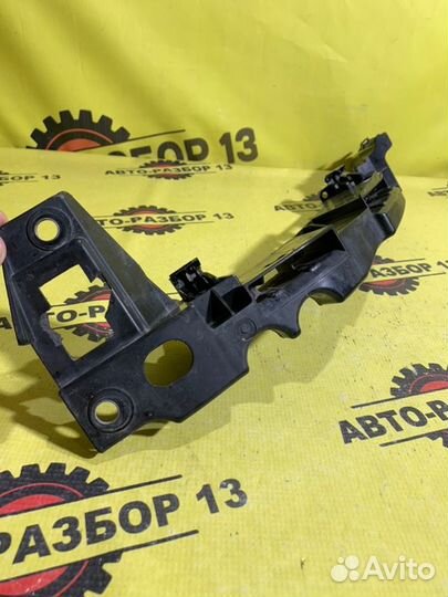 Направляющая бампера передняя левая Vw Polo 5 1.6