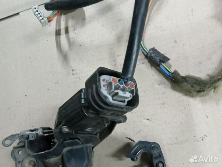 Замок двери задней правой для Chevrolet Tracker