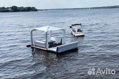 Надувной плот для отдыха на воде