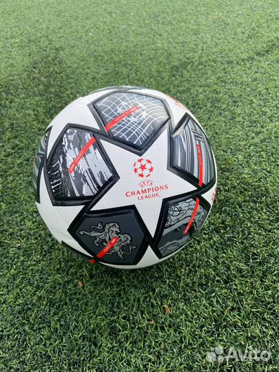 Футбольный мяч