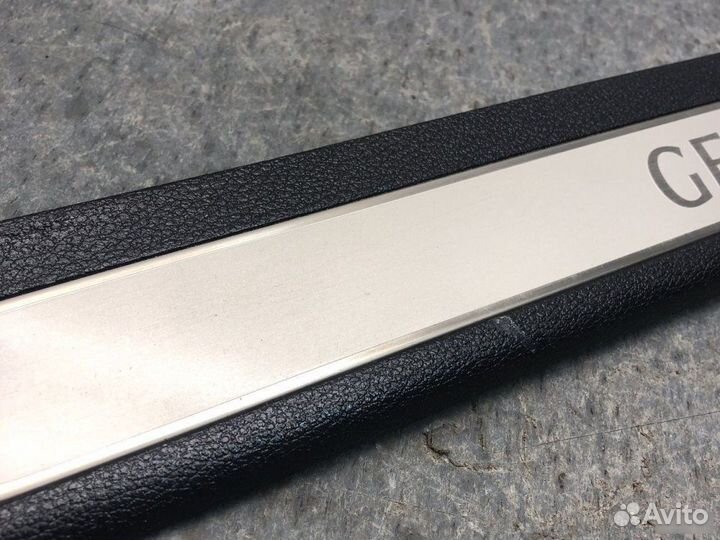 Накладка порога передняя правая Hyundai Genesis