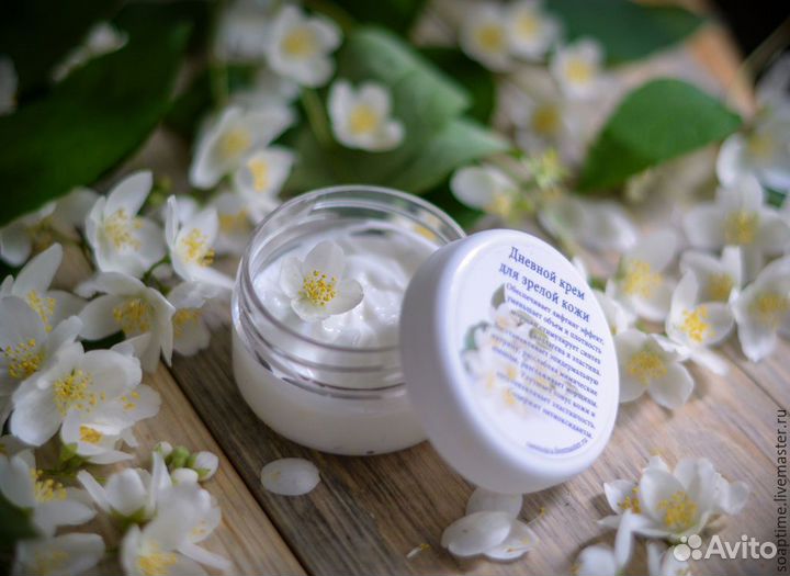 Упаковщик косметики