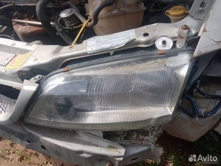 Фара передняя Opel Vectra B 1997