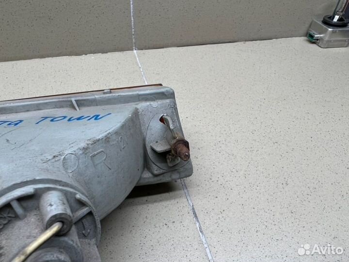 Указатель поворота правый Toyota Town/Masterace V