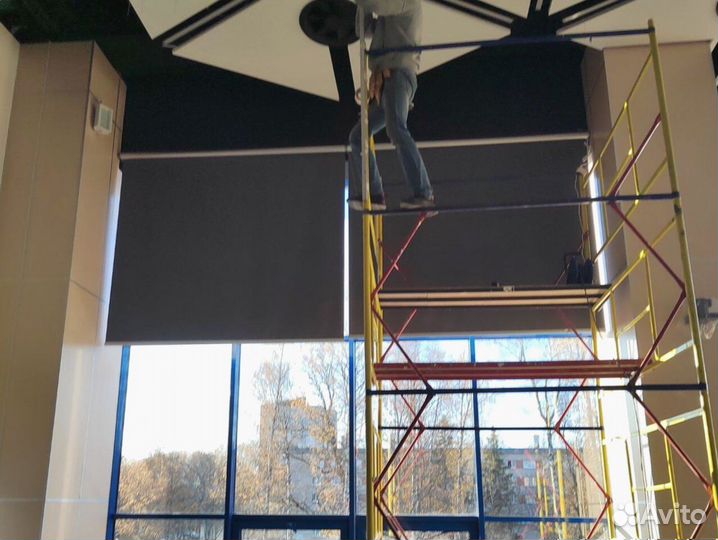Рулонные шторы с установкой без сверления