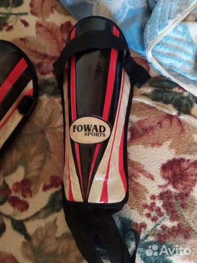 Щитки футбольные