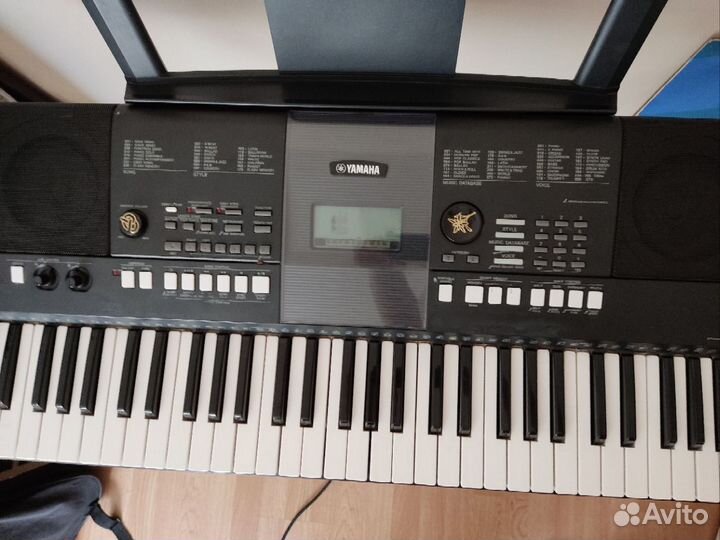 Синтезатор Yamaha psr e423