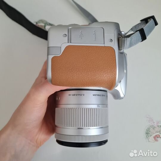 Зеркальный фотоаппарат Canon 200d Отличный