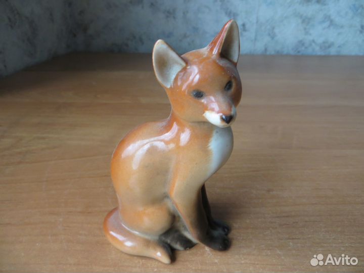 Фарфоровая статуэтка. Лисичка