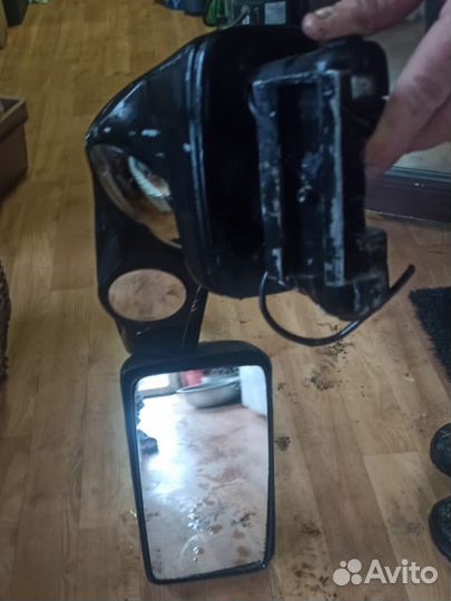 Боковое зеркало