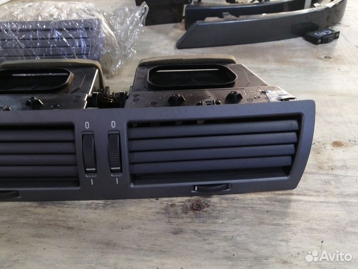 Воздуховод в торпедо центральный BMW E65 E66