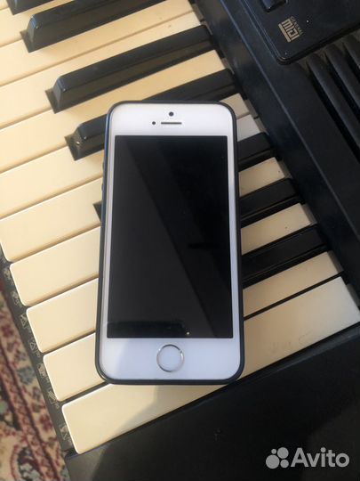 iPhone SE, 32 ГБ