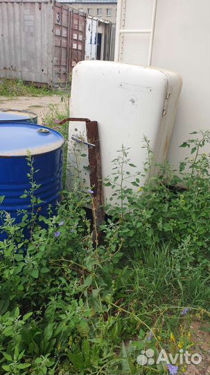 Холодильник старинный без признаков жизни