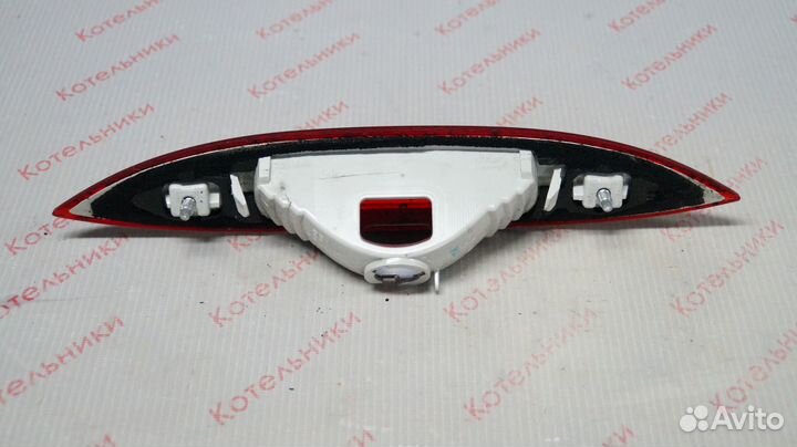 Nissan 26590-5U80A Фонарь крышки багажника