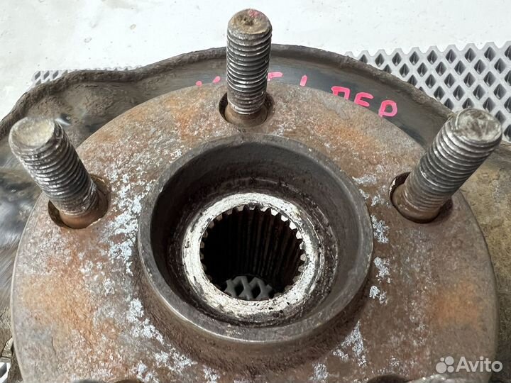 Кулак поворотный перед правый левый Pontiac Vibe