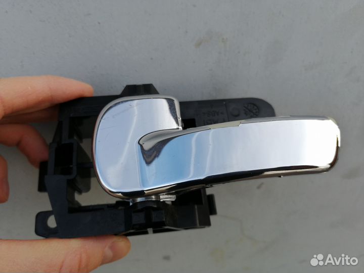 Продам внутреннюю ручку двери Nissan Qashqai J10