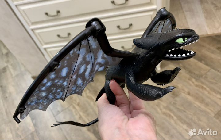 Как приручить дракона Ночная фурия Беззубик