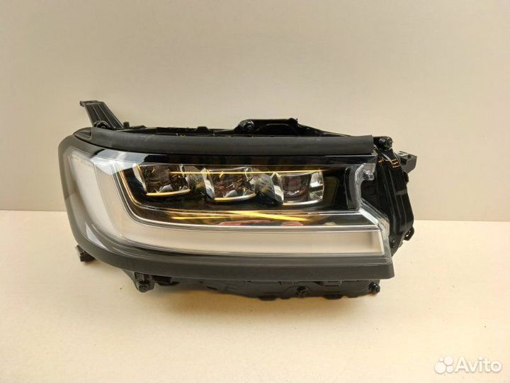 Фара правая Toyota Land Cruiser 300 2021