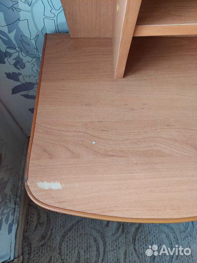 Туалетный столик с зеркалом