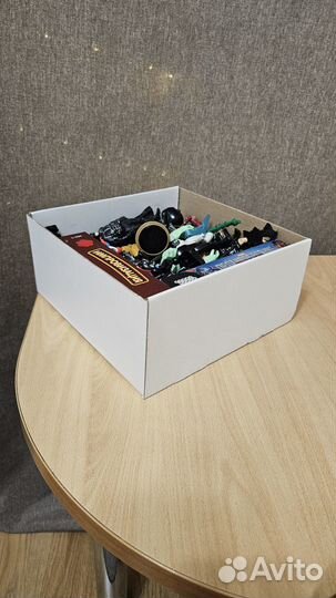 Коробка детских игрушек и настолок