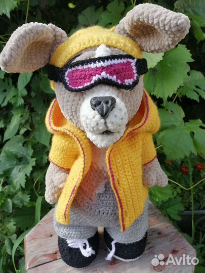 Вязаная игрушка собака