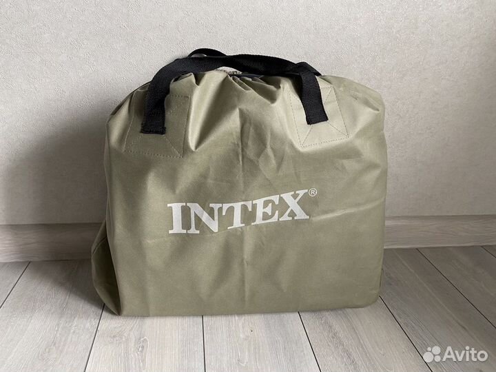 Спускает надувной матрас кровать intex