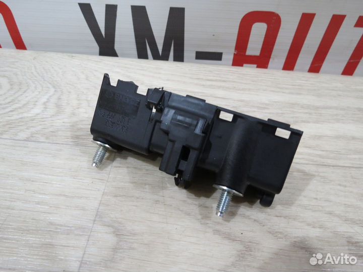 Ручка открывания багажника Volkswagen Tiguan