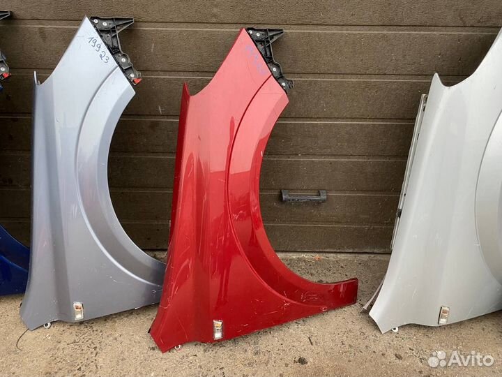 Крыло Правое Opel Astra H Красный Оригинал
