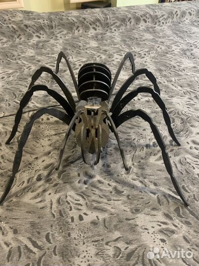 Паук металлический