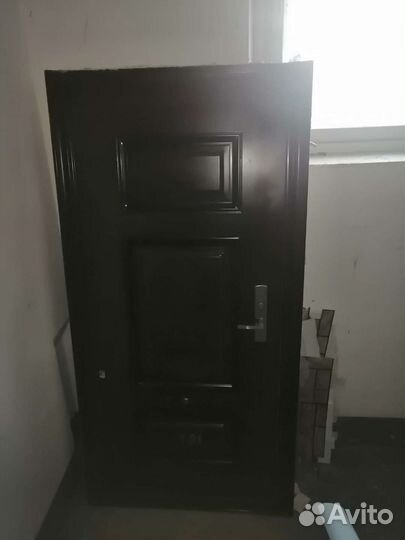 Дверь входная металлическая правая бу