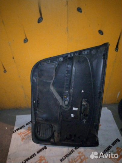 Обшивка боковой двери передняя правая Volkswagen
