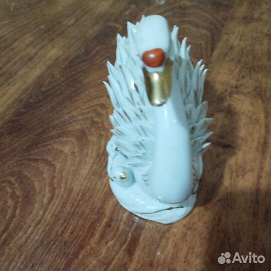 Статуэтка лебедь