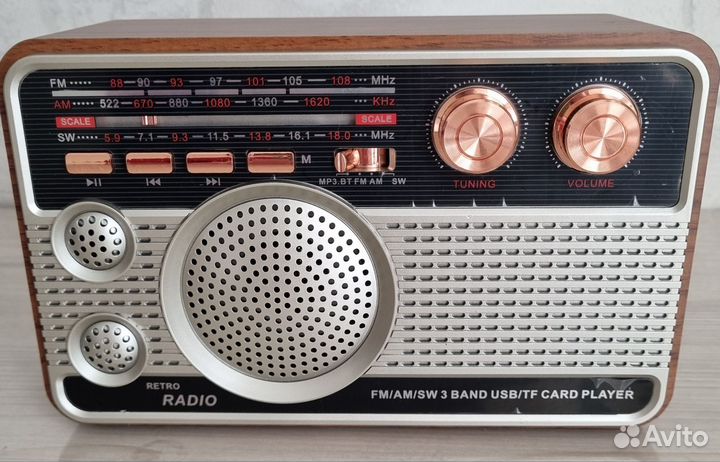 Ретро радиоприемник с аккумулятором