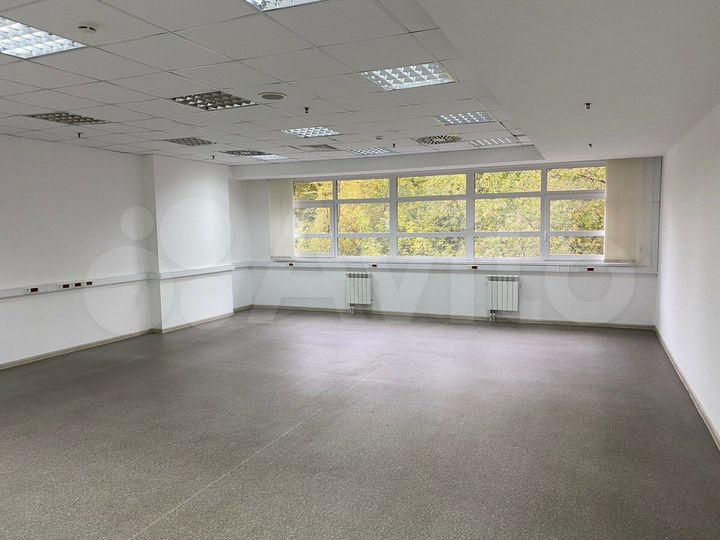 Офис с хорошим ремонтом 196 м²