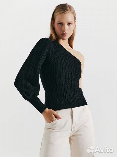 Трикотажный джемпер на одно плечо love republic