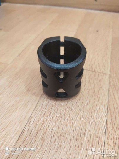 Зажим для трюкового самоката