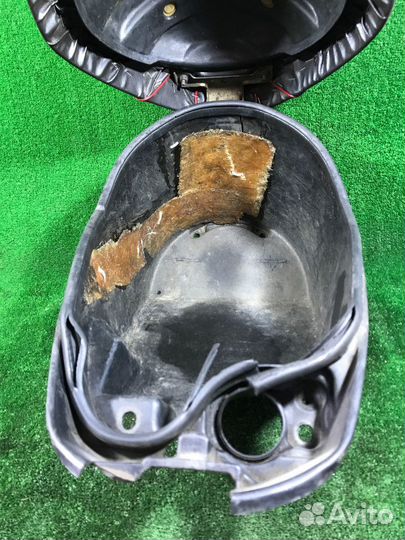 Сиденье в сборе Suzuki Lets 1 Битое