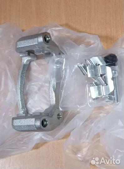 Скоба заднего суппорта Хендай Солярис / Киа Рио